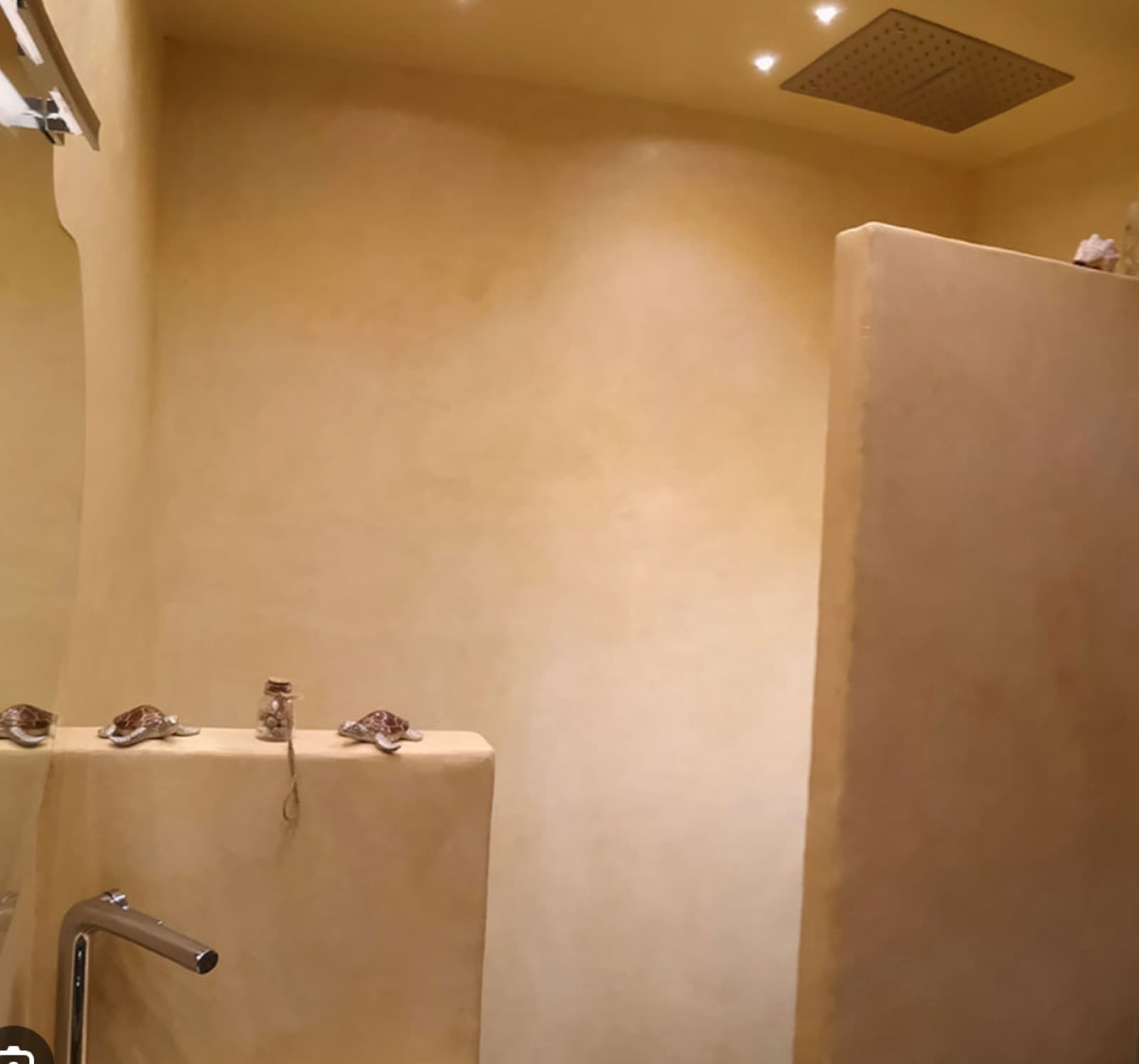 Hammam style tadelakt steam room with rounded corners and a sculpted bench